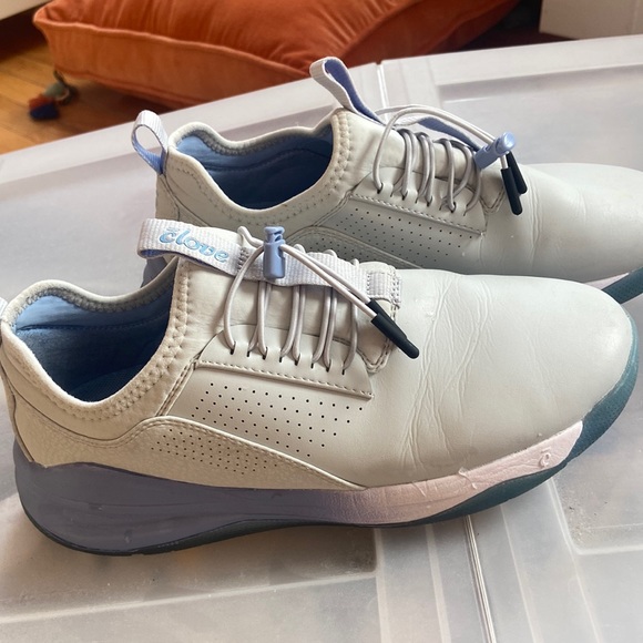 EUC Clove Nursing skeakers - Picture 3 of 9